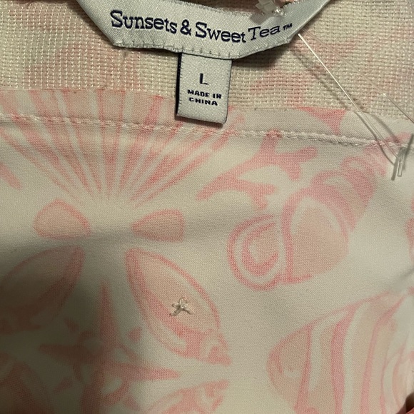 Large Sunset’s and Sweet Tea coral and white dress. Great for Florida gatherings - Picture 3 of 3